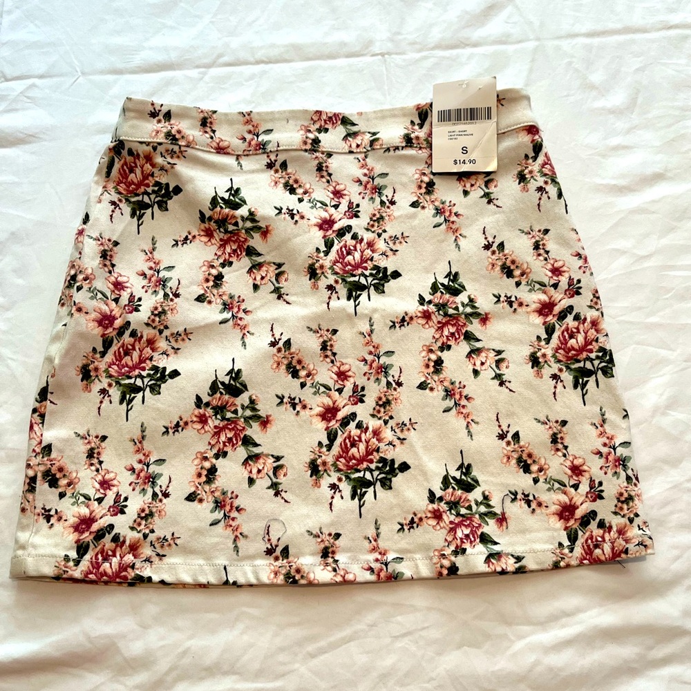 Forever 21 skirt burgundy flowers 🌺
